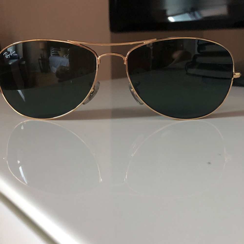Women’s Gold & Black Ray-Bans